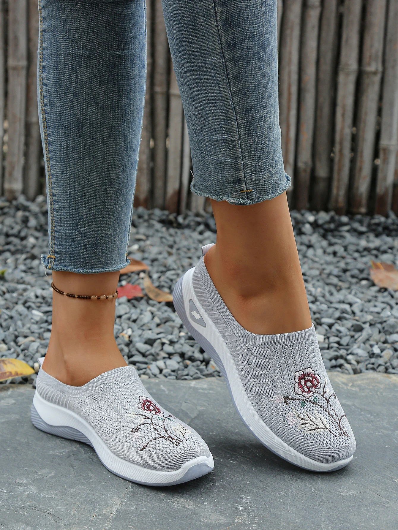 Große Größen Damen Rückenfreie Plateau-Sneaker mit Blumenstickerei, Mesh-Slipper, rutschfeste, bequeme Freizeit-Slipper für Senioren zum Gehen – Detail 13