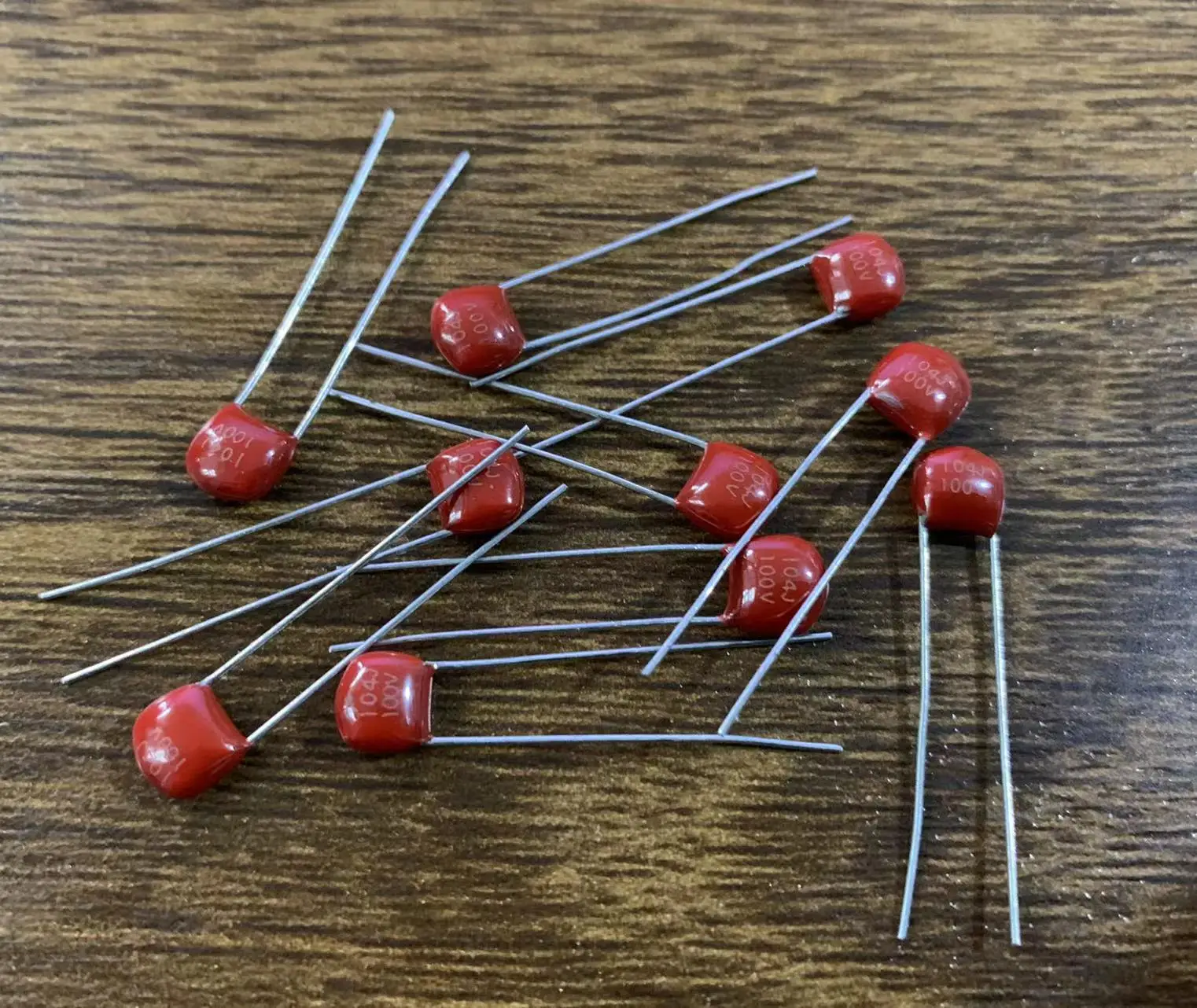 

10pcs Metallized 104J 100V Polypropylene Capacitor Mylar 100nF Polyester Film Capacitors 2 Pin Leads Terminals Connections Leg