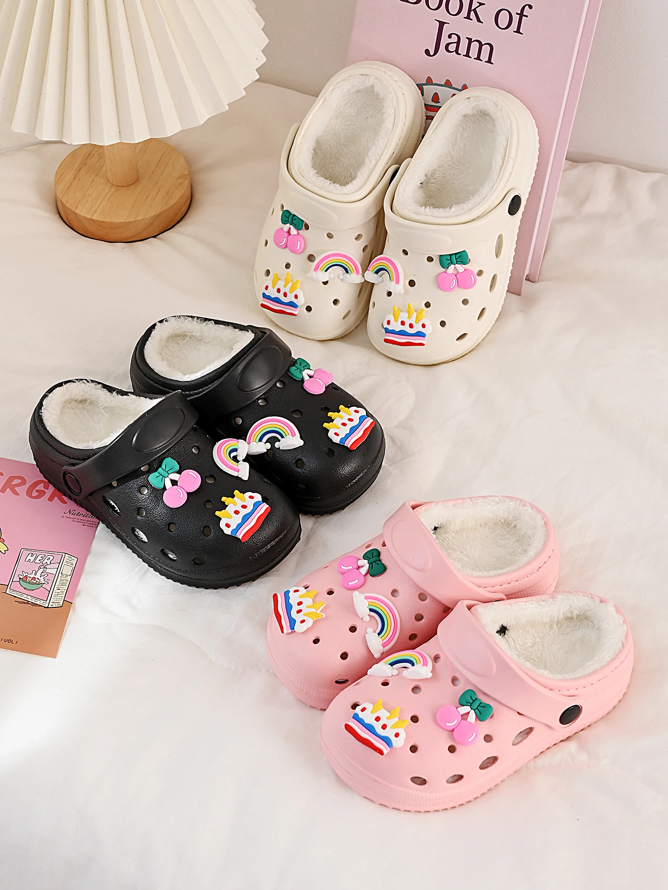 شباشب أطفال جديدة بنعال ناعمة مريحة دافئة، مع دعم كعب، مناسبة للمشي في الأماكن المغلقة، ملابس غير رسمية في الهواء الطلق