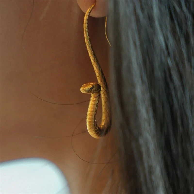 New Unique Punk Golden Color Vivid Snake Earrings Exaggerate Personality Fashion Animal Ear Hook Jewelry Women Gift