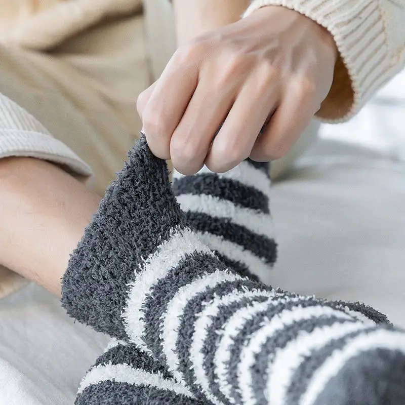 1/5 أزواج الرجال الجوارب Harajuku مخطط بسيط عادية تنوعا المرجان الصوف الشتاء سميكة أفخم الدافئة مريحة جوارب يمكن السير بها على الأرض