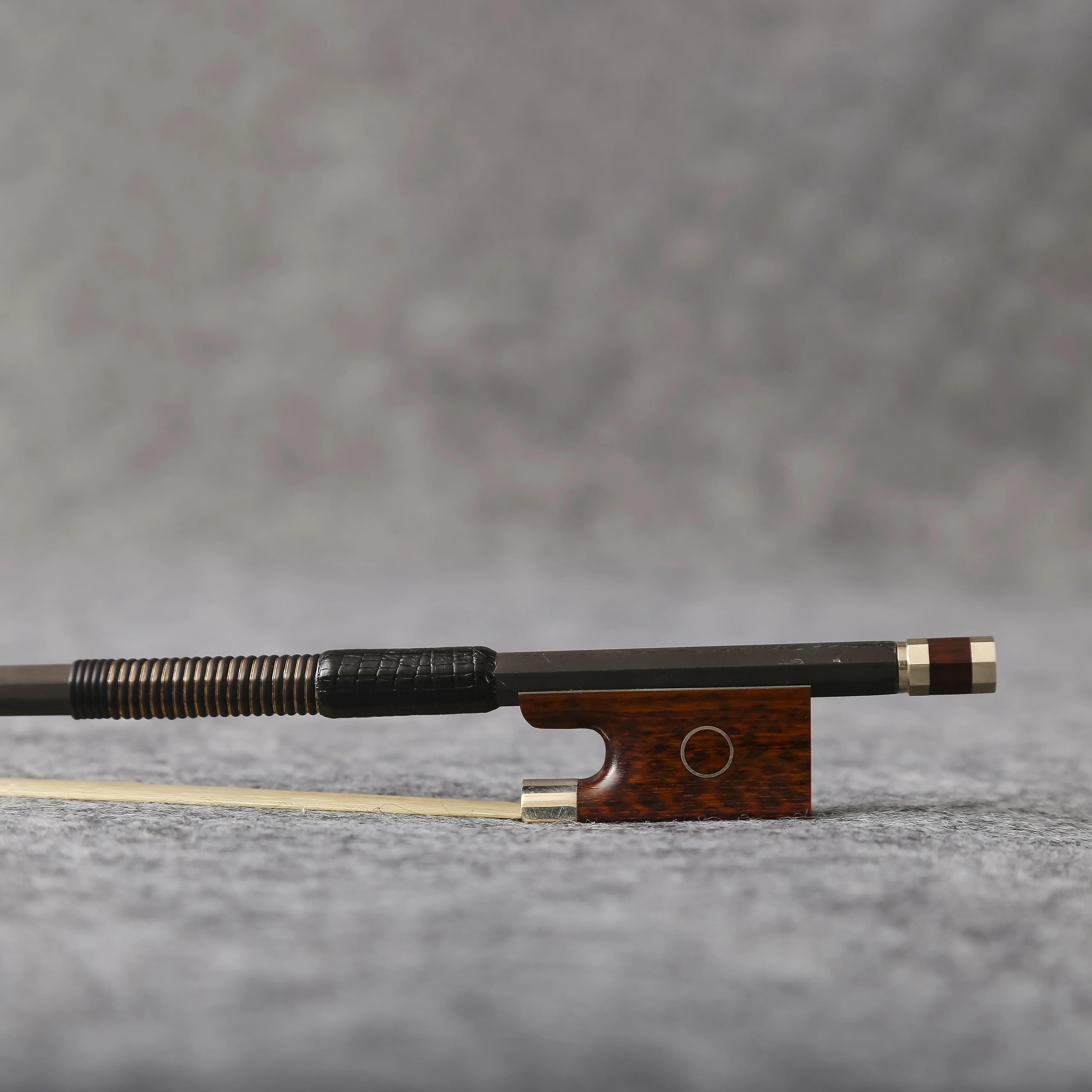 Floraparts 4/4 Black Unvarnish Carbon Fiber Violin Bow Snakewood Frog With Circle Eye And Nickel-Silver Parts FP1072