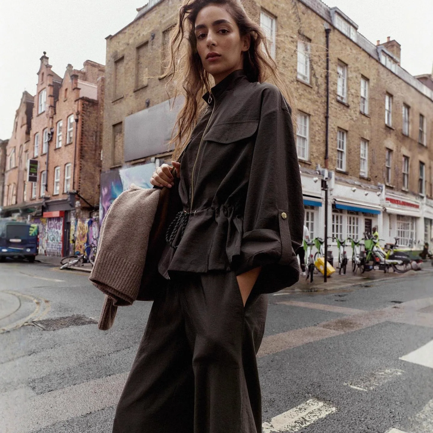 

Женские куртки-бомберы для женщин Университетские женские куртки на молнии Свободные новые пальто и куртки Женская верхняя одежда на шнурке