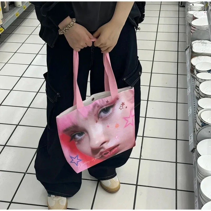 PVC-Umhängetasche, modische wasserdichte Handtasche mit Y2k-Mädchen-Portrait-Aufdruck, leichte, lässige Einkaufstasche für Damen, Alltagstasche – Detail 12
