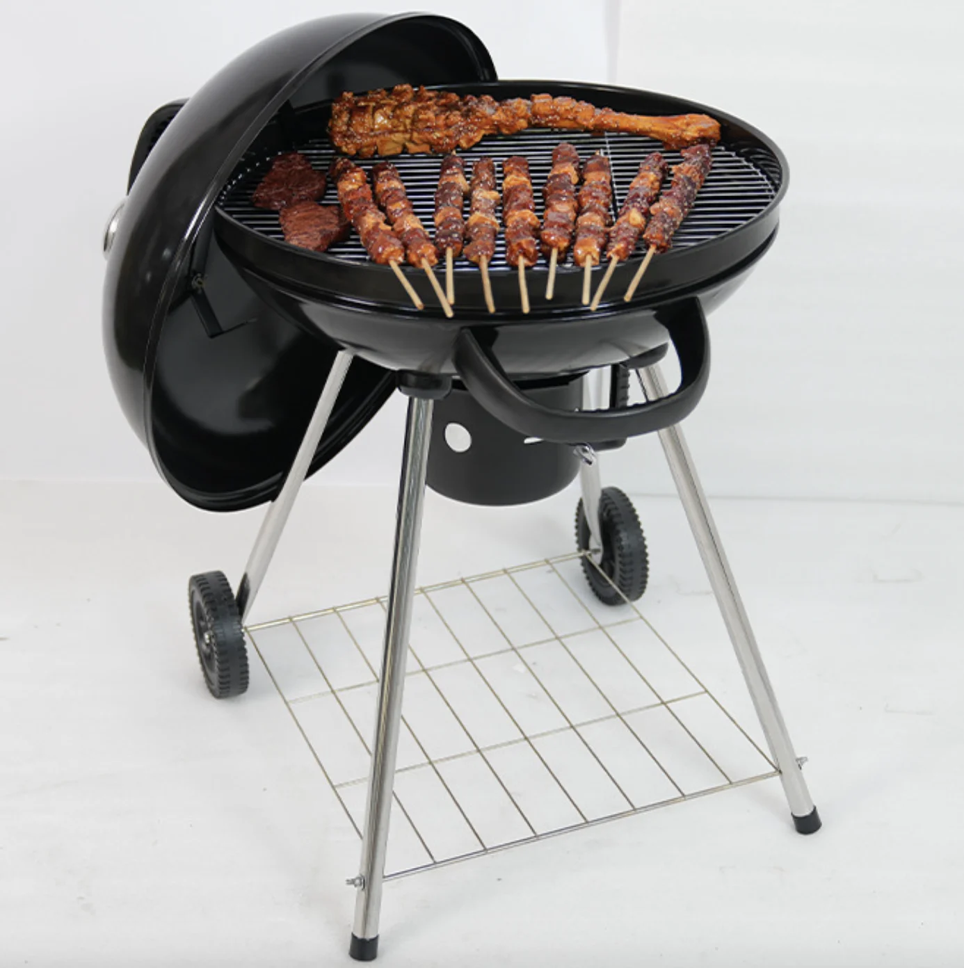 

22.5 Inch Outdoor Portable Four-Legged Apple Grill Spot BBQ Grills Charcoal Grill American BBQ Style