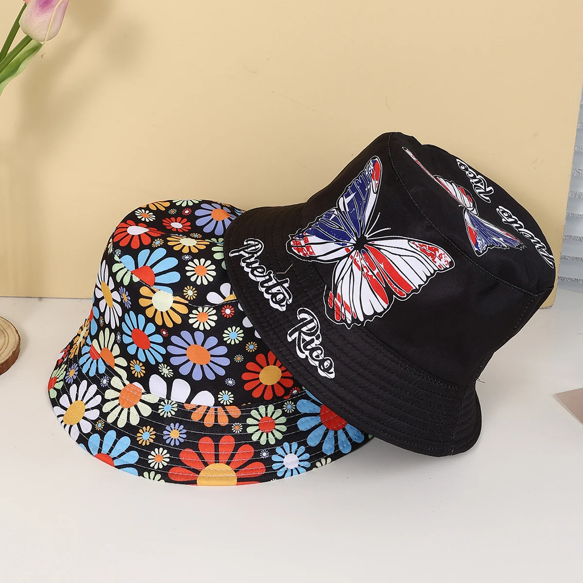 Modischer Fischerhut mit Blumen- und Schmetterlingsmuster, doppelseitig, geeignet für Damen, Freizeit, Unterhaltung, Sonnenschutz