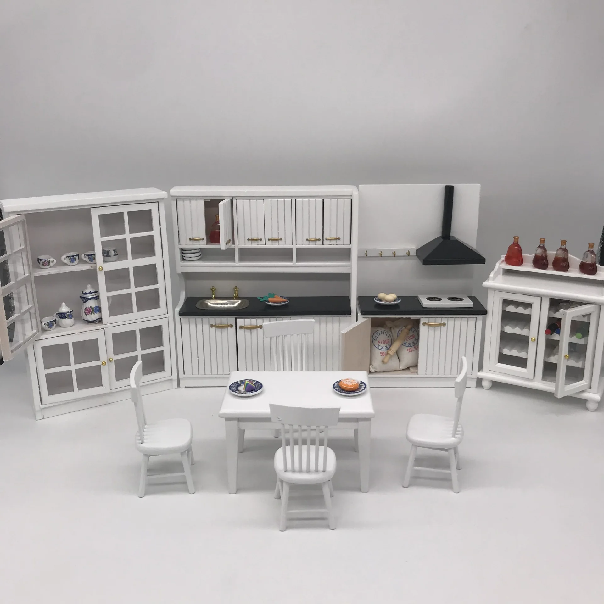 Mini mobiliário branco casa de bonecas, acessórios de cozinha, decoração, mesa e cadeira, geladeira, armário, 1:12