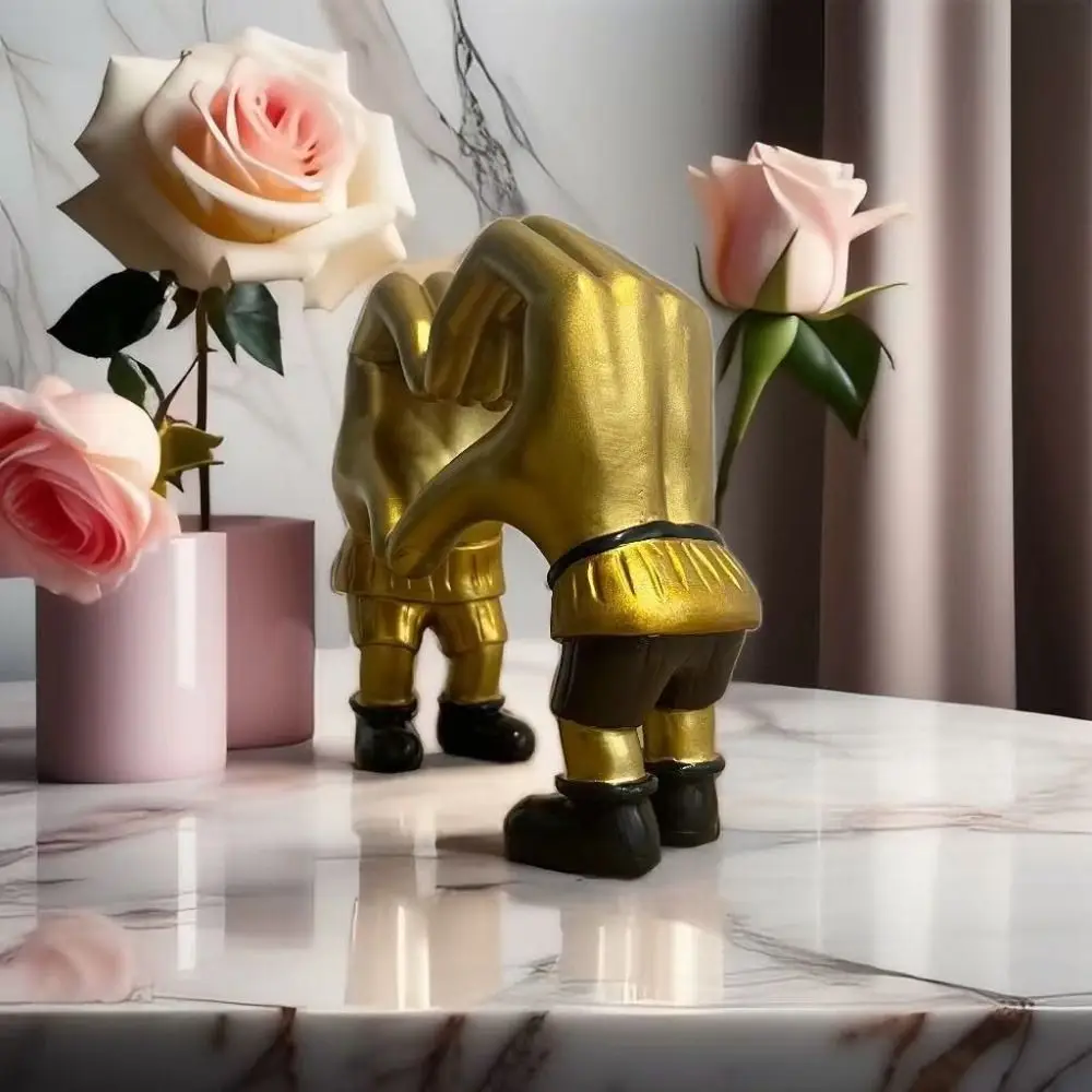 

Loveheart-shaped Valentine's Day Decorations Two Hands Humanoid Valentine's Day Adornment Short Skirt Golden