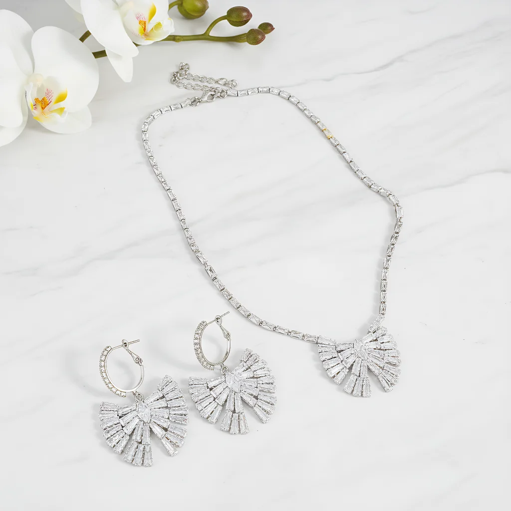 

3pcs Elegant Vintage Jewelry Set for Women Zircon Inlaid Bow Necklace Shiny Crystal Choker Bridal Wedding Earrings Party