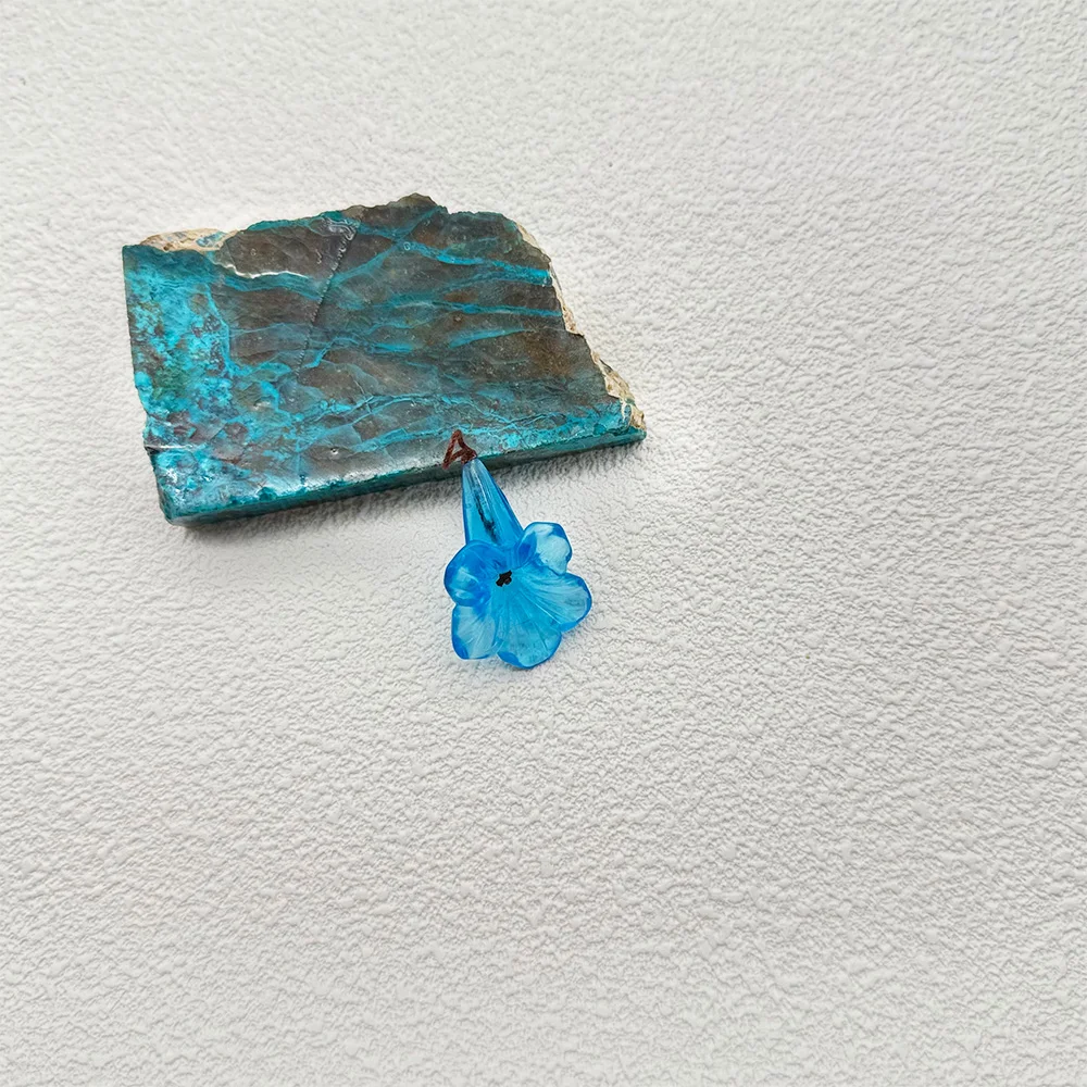 Natural Stone Piezoelectric Quartz Flower Pendant - DIY Handmade Jewelry 37×25×4mm , 6.2g