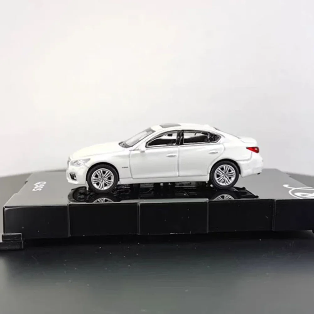

Infiniti Q50SOriginal Diecast 1:64 Scale Simulated Alloy Static Car Model Fan Collection Display Home Decoration Metal Ornament