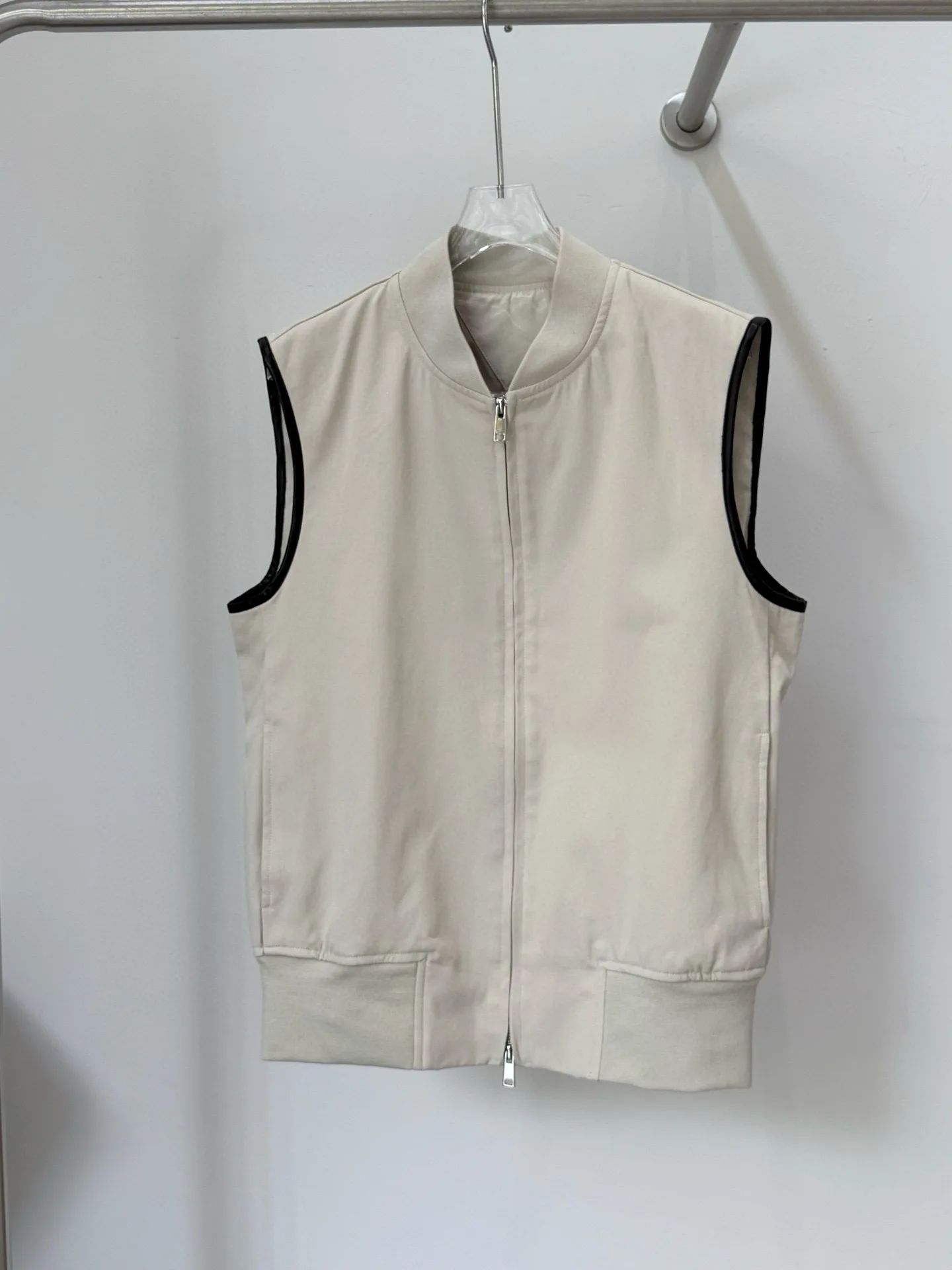 

2025 Early Autumn New Arrival Classic Weaving High Quality Fine Twill Cotton Vest Women