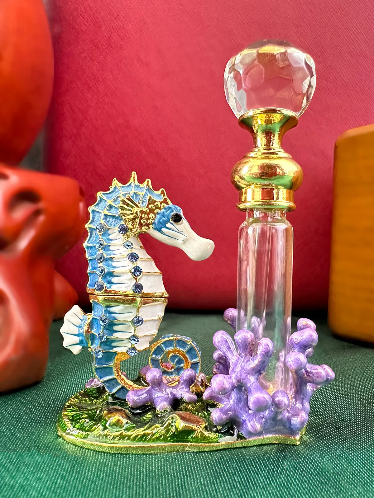 Empty 4ml Perfume Bottle Vintage Seahorse Glass Carved Flower Diamond Decor Crystal Cap Refill Essential Oil Handmade Gift