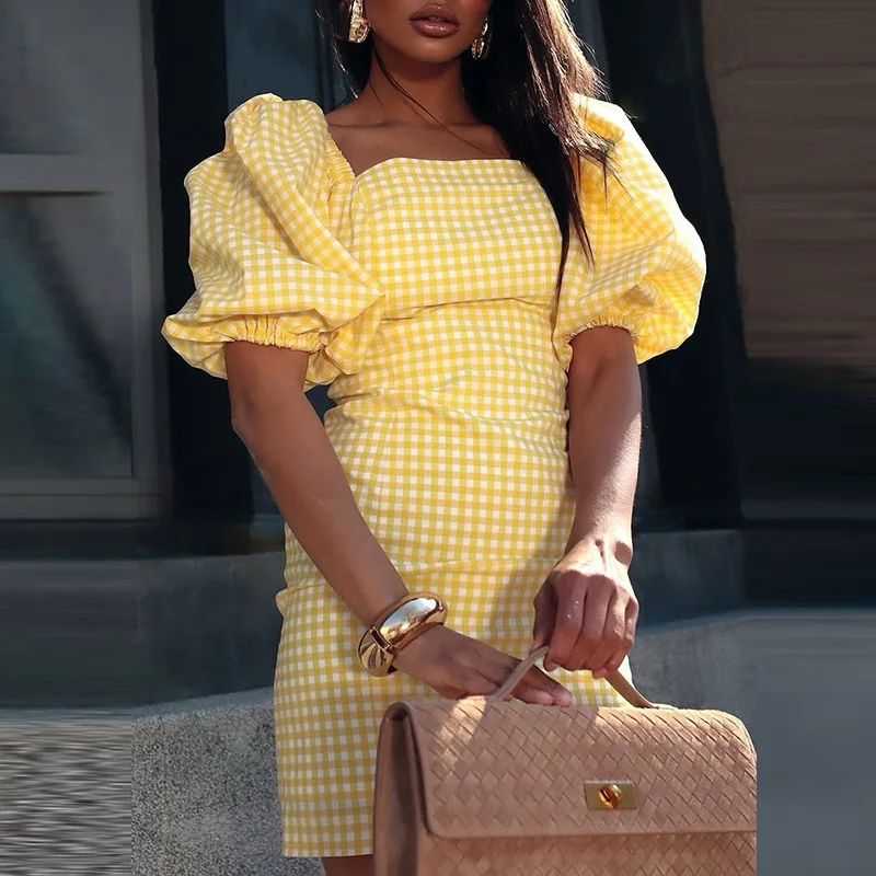 فستان سهرة صيفي بياقة مربعة أنيق للسيدات فستان ضيق ملفوف على الوركين 2025 موضة جديدة فستان قصير بأكمام منتفخة ومطبوع متقلب