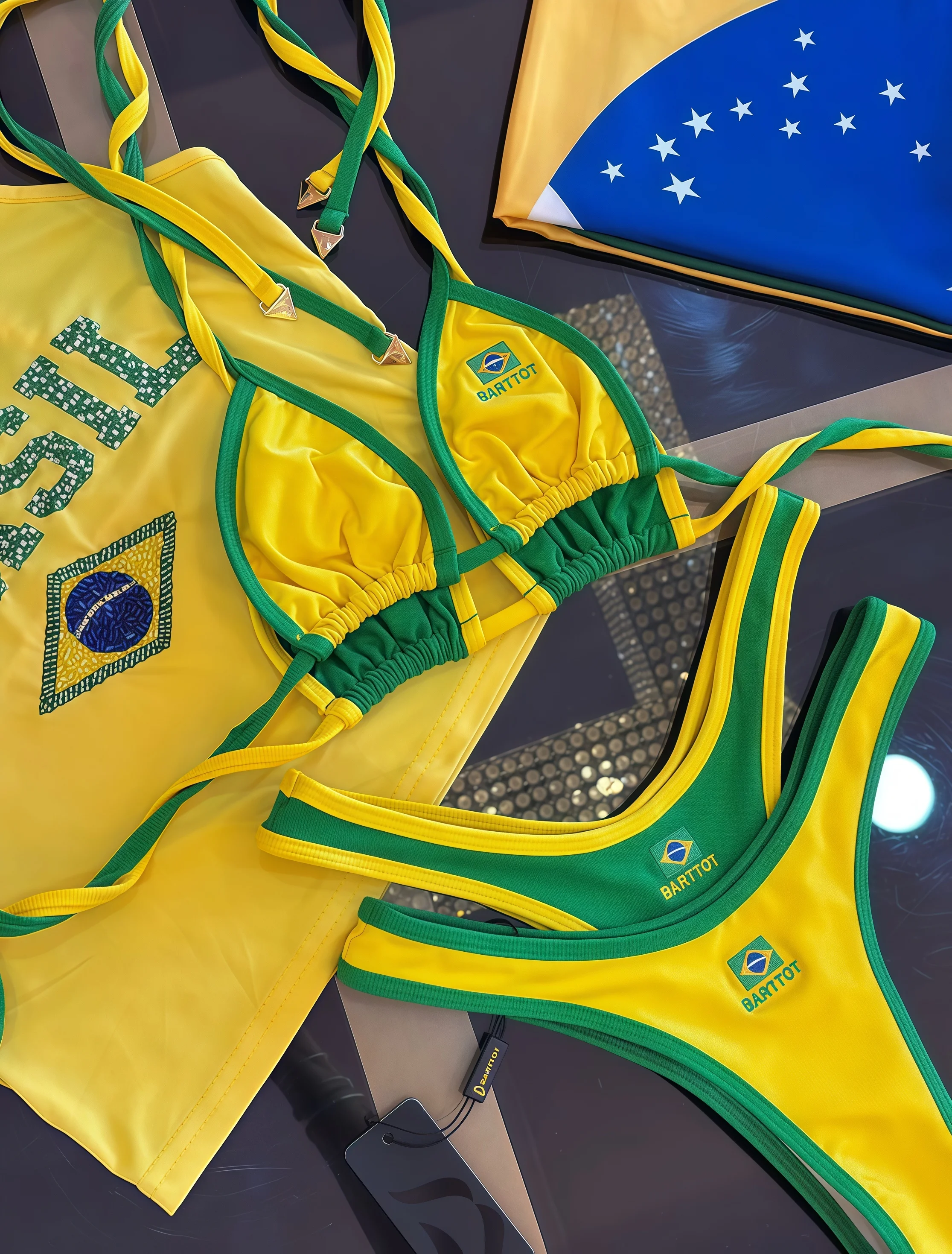 2026 Ensemble de bikini femme sexy couleur unie brodé brésilien, maillot de bain de plage à col licou et coupe triangle