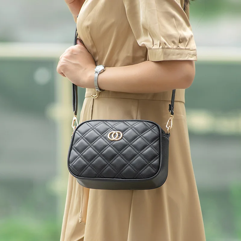 

Crossbody Bags 2025 New Fashionable Simple Diamond Heart Shaped Wave Embroidered Monochrome Camera Bag