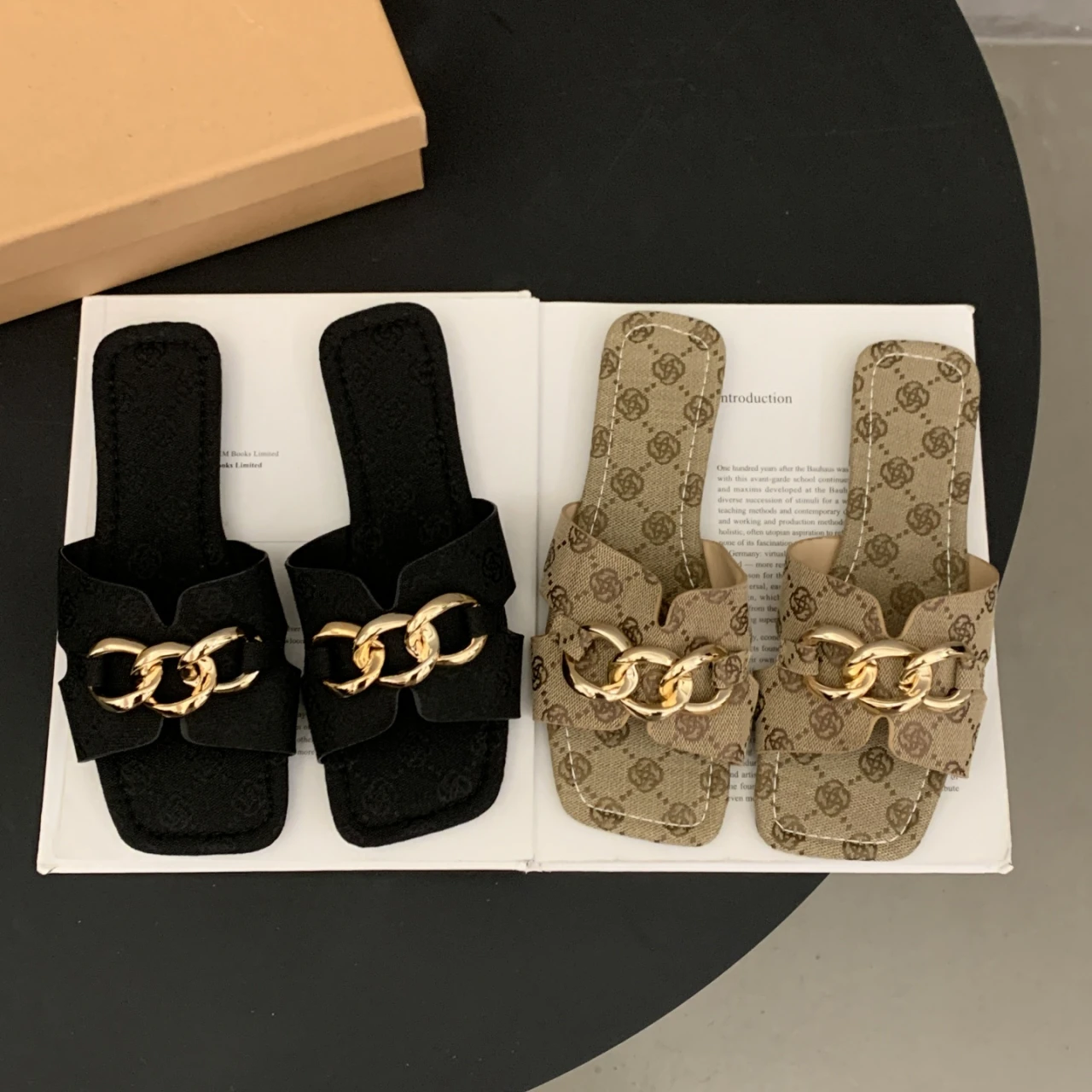 

Women Flat Slippers 2025 New Summer Big Size Shoes Trend Brand Designer Slippers Women Luxury Outdoor Flat Sandals Slides Women