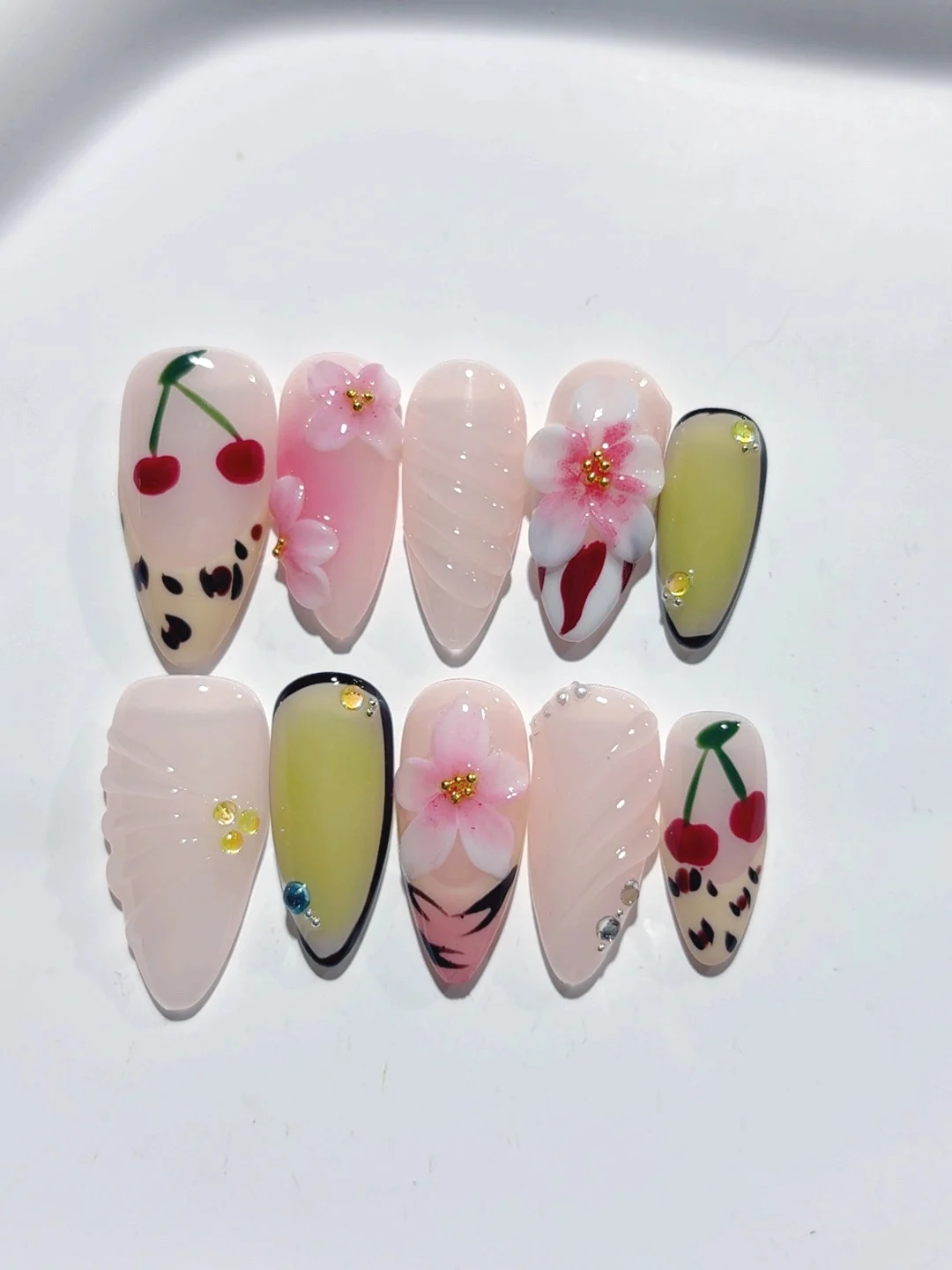 

Cherry Spot Three-Dimensional Carved Nail Art Fashion Manicure (D418)