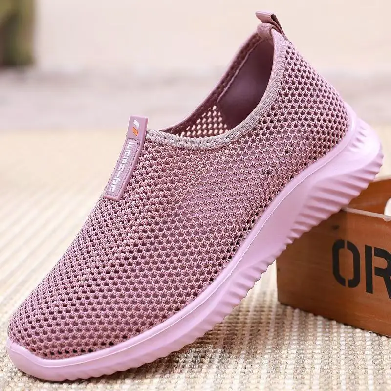 

Женские летние новые сетчатые повседневные кроссовки, легкие дышащие туфли без шнуровки с круглым носком, на мягкой подошве, нескользящие, для ходьбы, обувь для пожилых людей