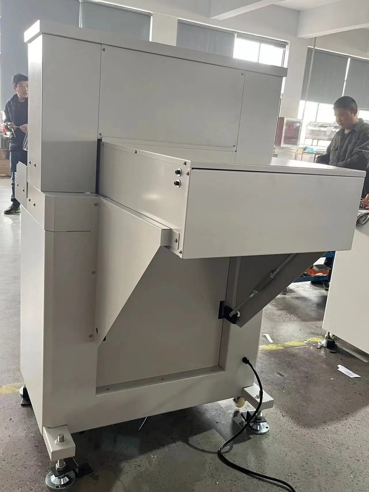 CP5610L Electric High-speed Silent Hydraulic Program-controlled Paper Cutter with 10