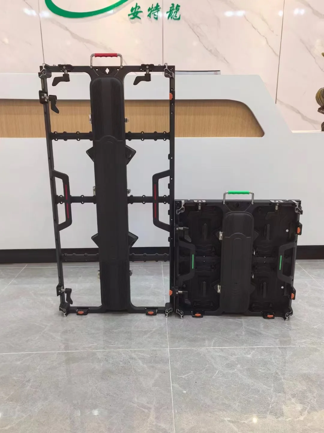 Layar LED Digital Signage P5.95 500mm*500mm, Panel Layar Sambung, Kabinet Kosong Aluminium Die Casting untuk Sewa, Harga Promo