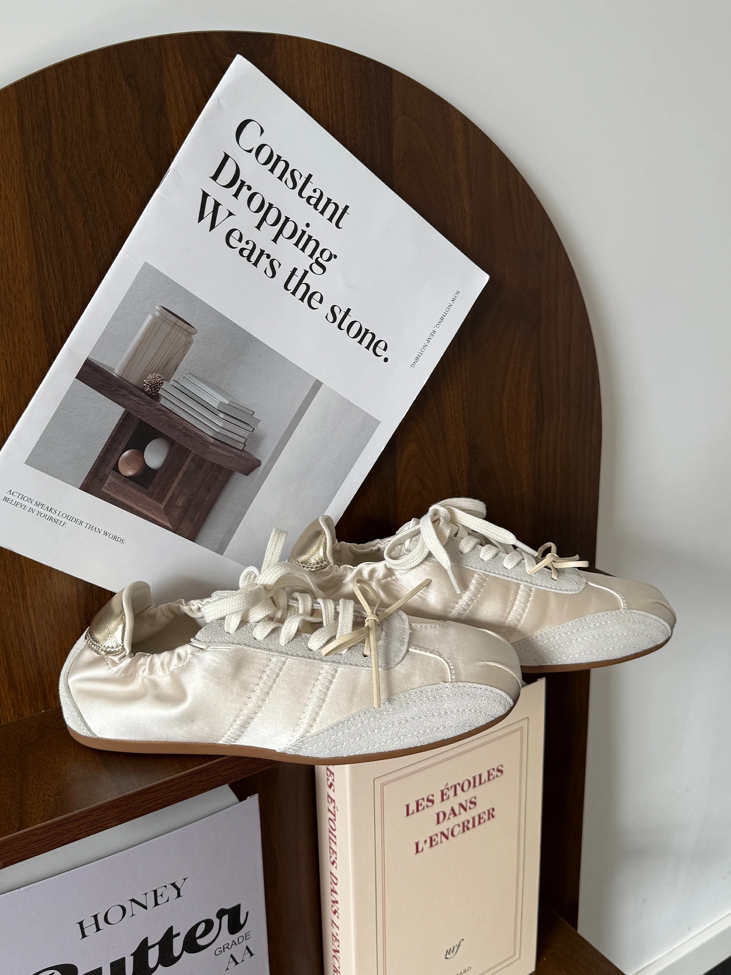 chaussures-de-danse-de-ballet-retro-confortables-en-soie-pour-femmes-nouvelle-collection-2026-a-semelle-plate-a-nouer-decontractees-confortables-style-agan-bout-rond