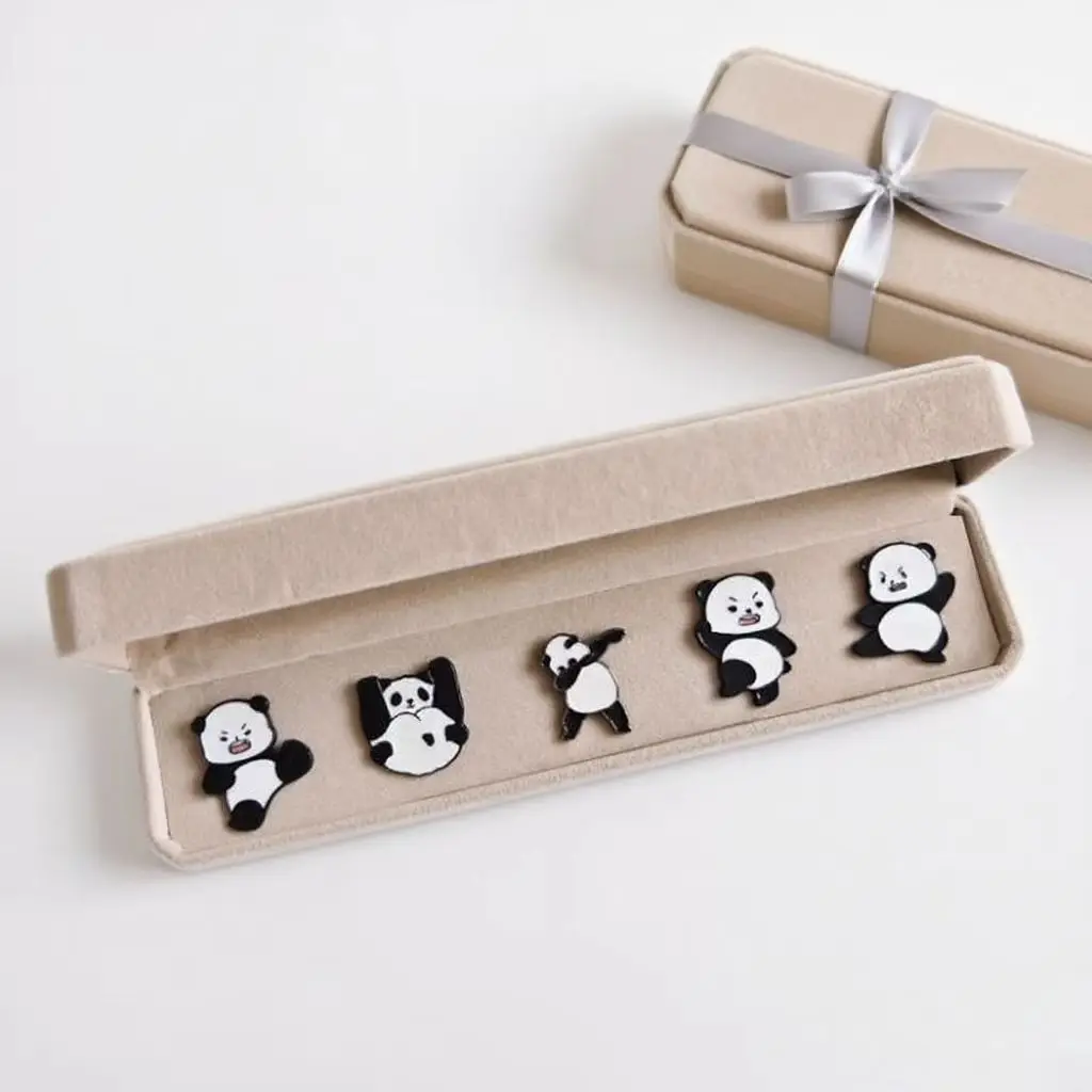เข็มกลัดแพนด้าลักษณะสไตล์จีน