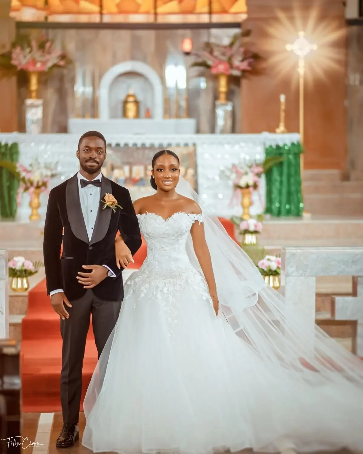 Personalizado fora do ombro rendas apliques vestidos de casamento trem varredura pérolas voltar a linha vestidos de noiva de boda