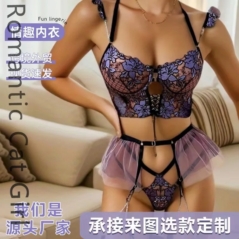 

2025 новое европейское и американское новое сексуальное нижнее белье с вышивкой и цветами, металлические ремешки, сексуальное искушение, женское четырехсекционное нижнее белье