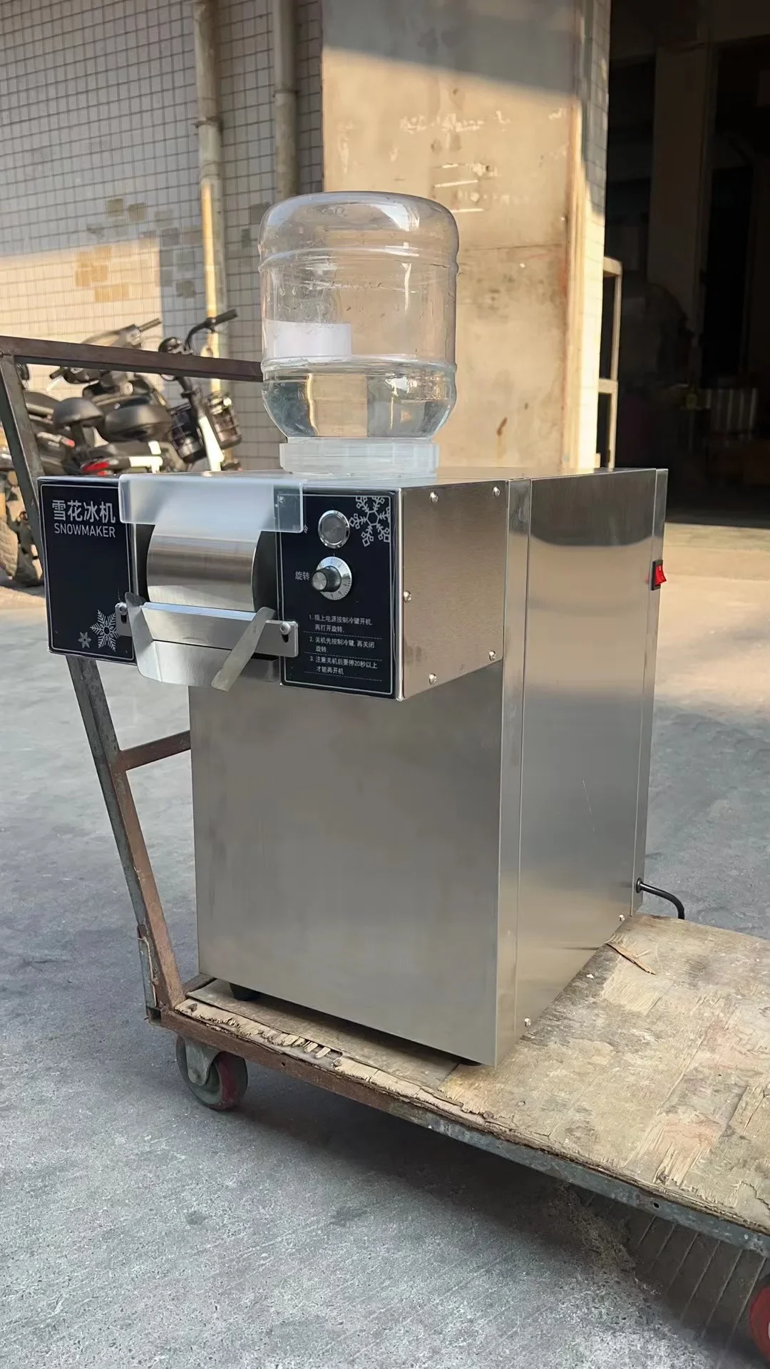Hot Sale Automatic Flake Ice Shaver Manufacturing Ice Milk Snow Shaving Machine With Cheap Price