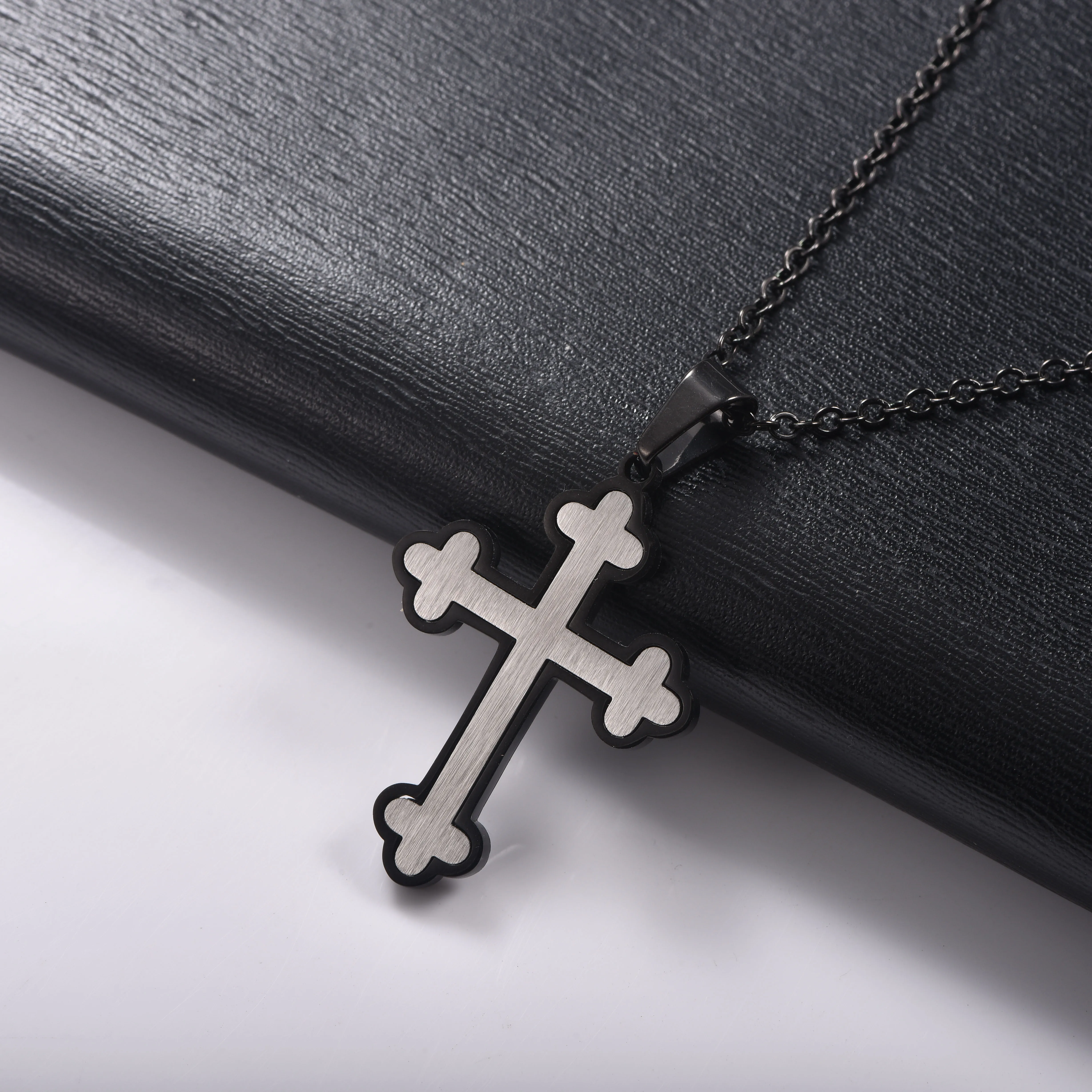Orthodoxes Kreuz-Halsband aus Edelstahl mit Knospenmotiv für Männer und Frauen, christlicher religiöser Anhänger, Schmuck, Geschenk – Detail 5