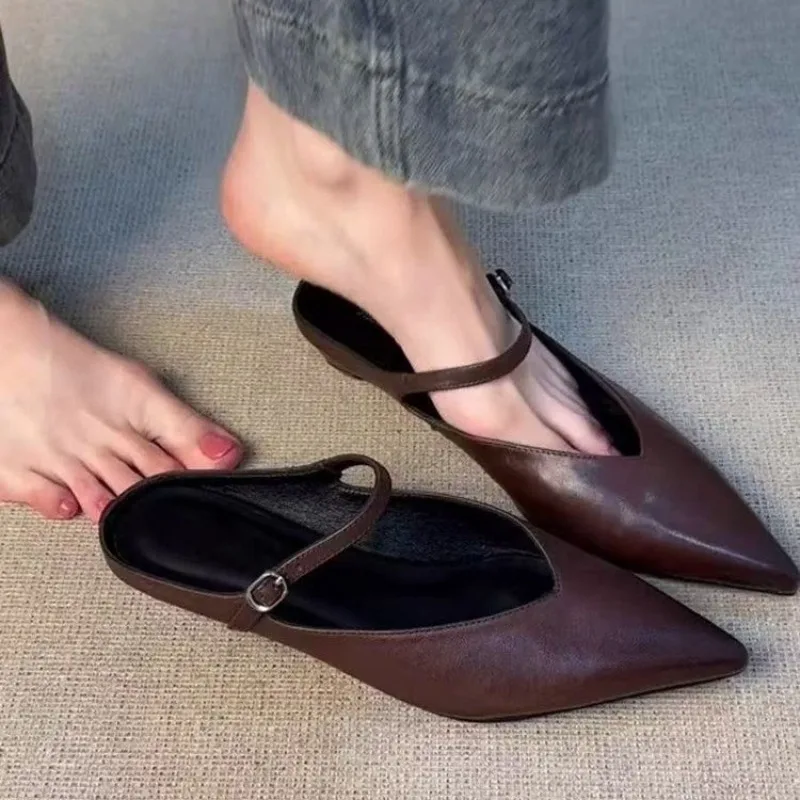 

2026 New Style Pointed Toe Thick Heel Mule Shoes French Retro Single Buckle Strap Fashion Open Toe Low Heel Shoes