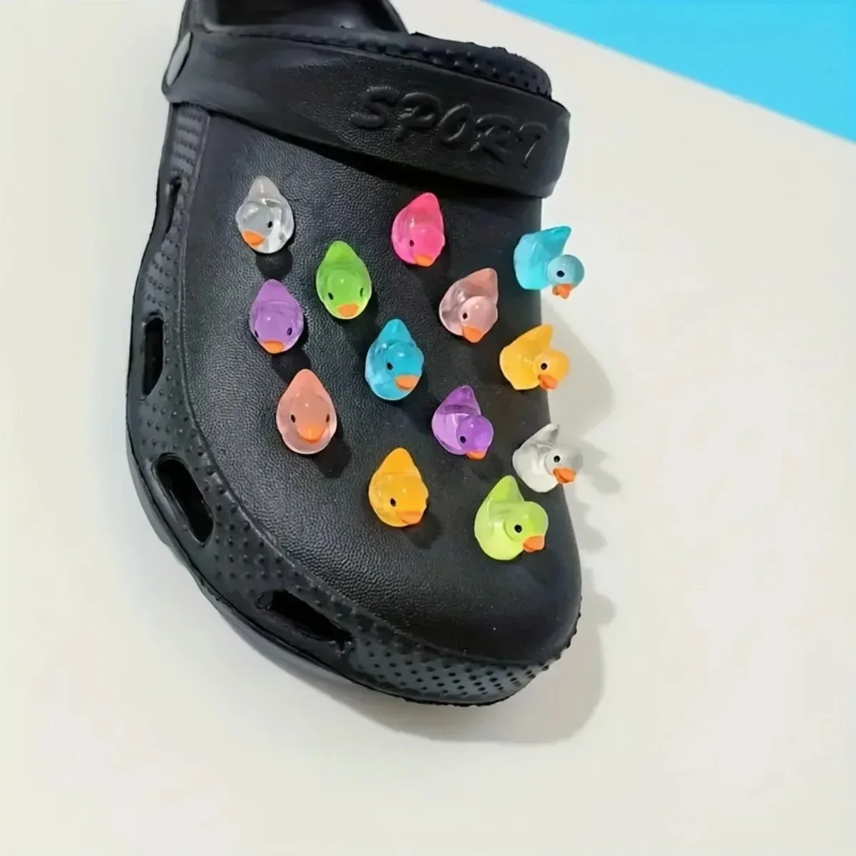 Im Dunkeln leuchtendes 3D-Enten-Schuhanhänger-Set, Weihnachts-Enten, DIY, abnehmbare Schnalle, Schuhdekorationen, 14/16-teiliges Schuhzubehör – Detail 6