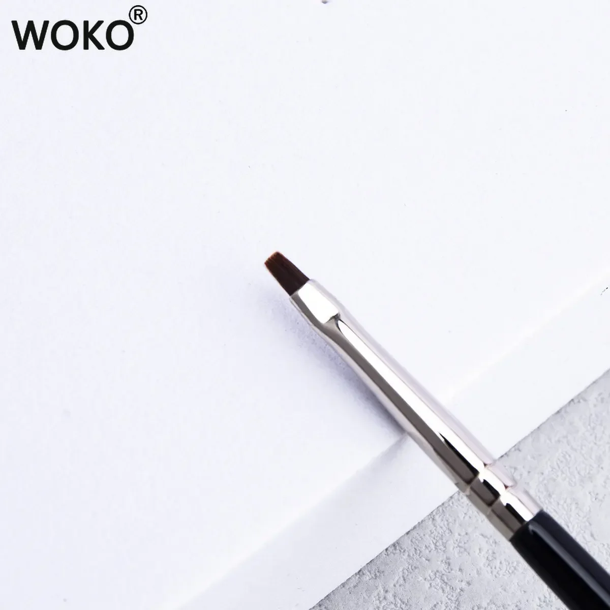 精密コンシーラーブラシ プロフェッショナルアイライナーメイクアップブラシ 精密薄型アイライナーコンシーラー 詳細なメイクアップツール