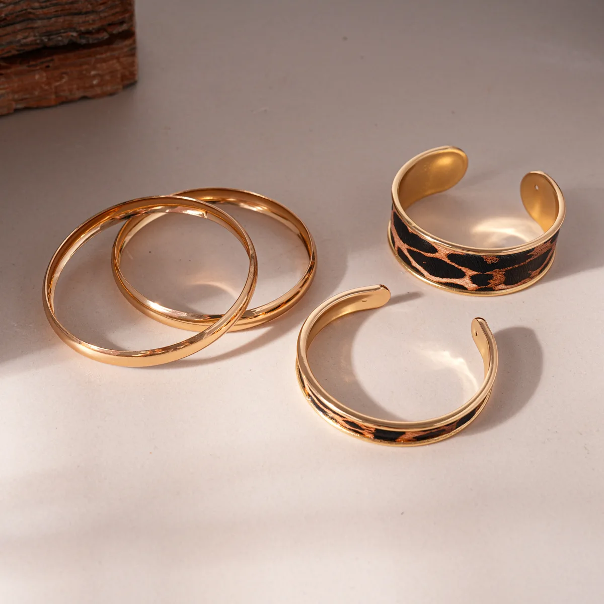 4pcs Leopard Print Bracelet Set for Women Gold Color Smooth Exaggerate Metal Layered Bracelet Daily Party Jewelry Accessory