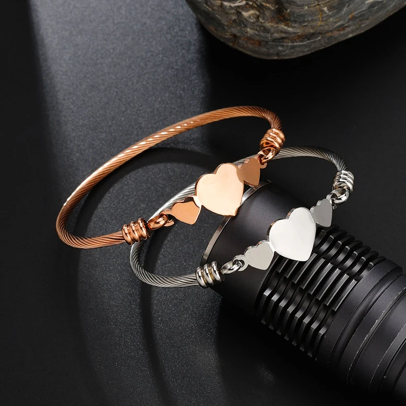 Romantic Engraved Name Letter Customized 3 Hearts Bracelet for Women Child Stainless Steel Personalized Wire Bangle Jewelry Gift