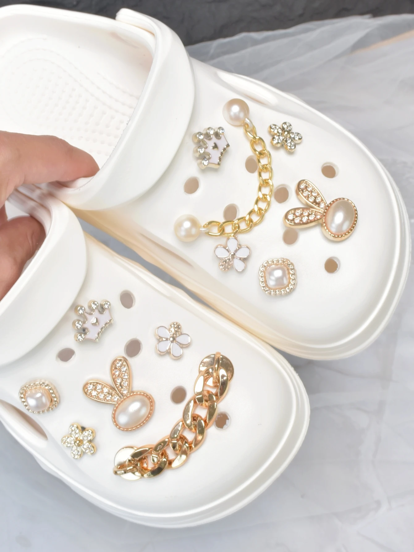 

12pcs Fashionable Pearl Rabbit Shaped Chain Shoe Accessories, Hollow Shoe Decoration DIY Shoe Flower, Women's Sandals Beach Shoe