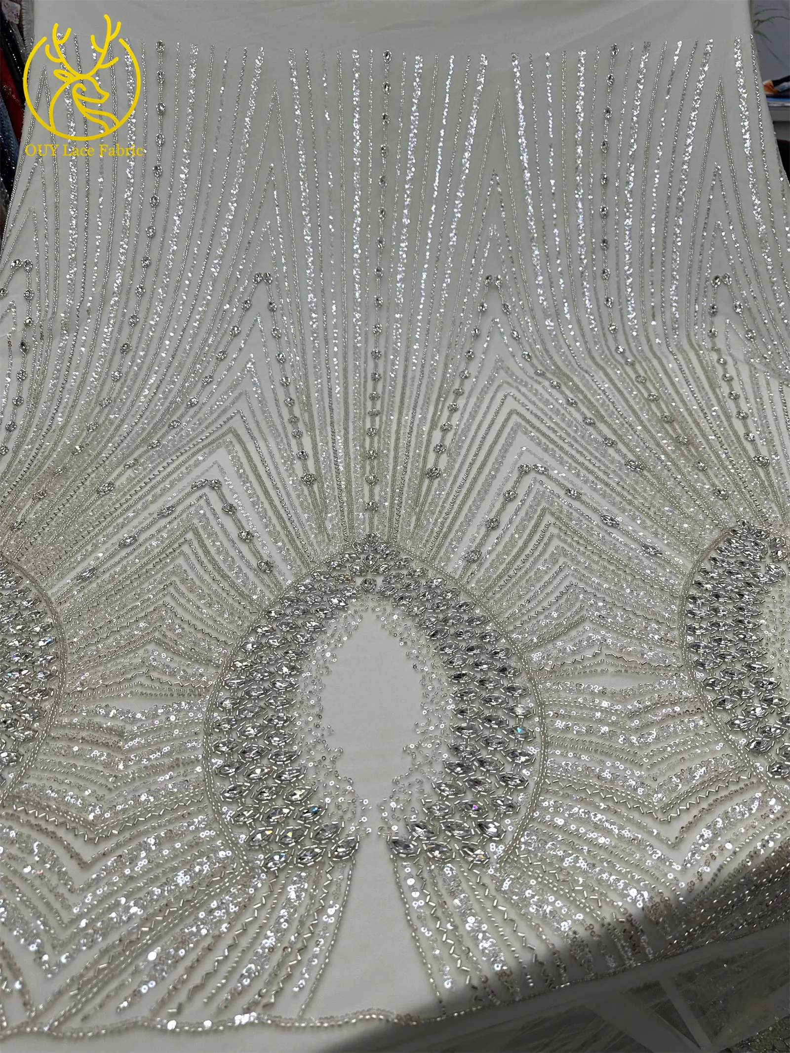 Luxuriöser afrikanischer Edelstein-Perlen-Spitzenstoff 2026 Premium nigerianischer französischer Pailletten-Mesh-Spitzenstoff für Partykleider und Brautkleider – Detail 15