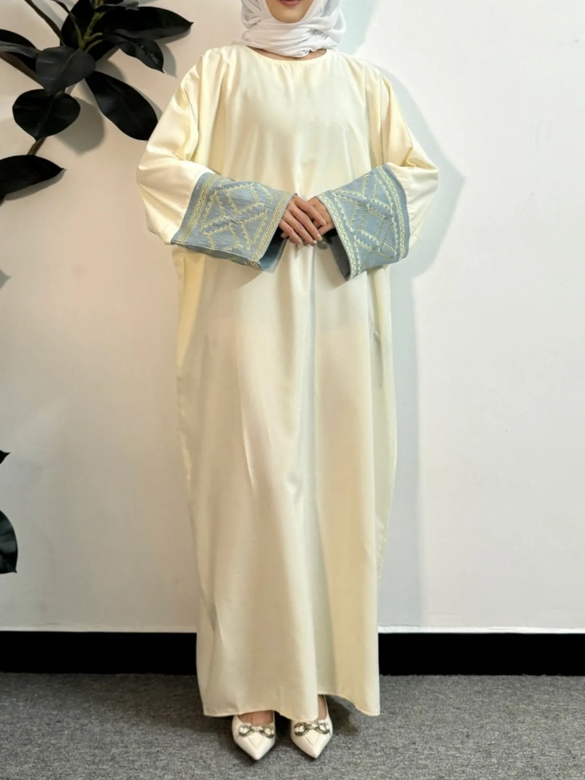 Embroidery Prayer Dress Muslim Kaftans Long Sleeve Loose Maxi Length Ramadan Dresses Islamic Clothing Women Abaya Muslim Jilbabs