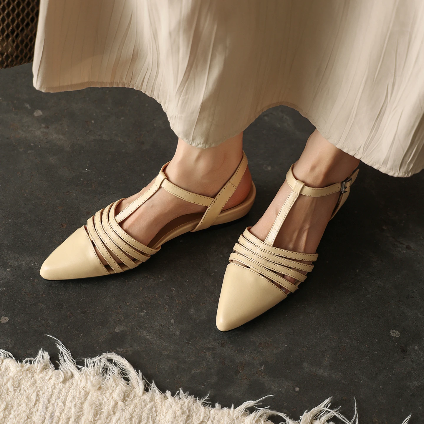 Summer Genuine Leather Sandals Pointed Toe Sandals for Women Low Heel Concise Gladiator Shoes Fashion Narrow Band Ladies Shoes