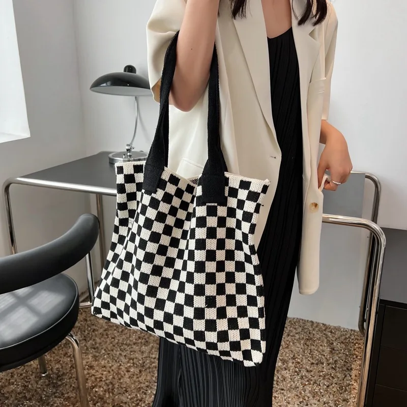 Y2K Vintage Checkered Crochet Tote Shopper Bag Retro Minimalism Contrast Color Fashion Knit Handwoven Soft Hook Black and White