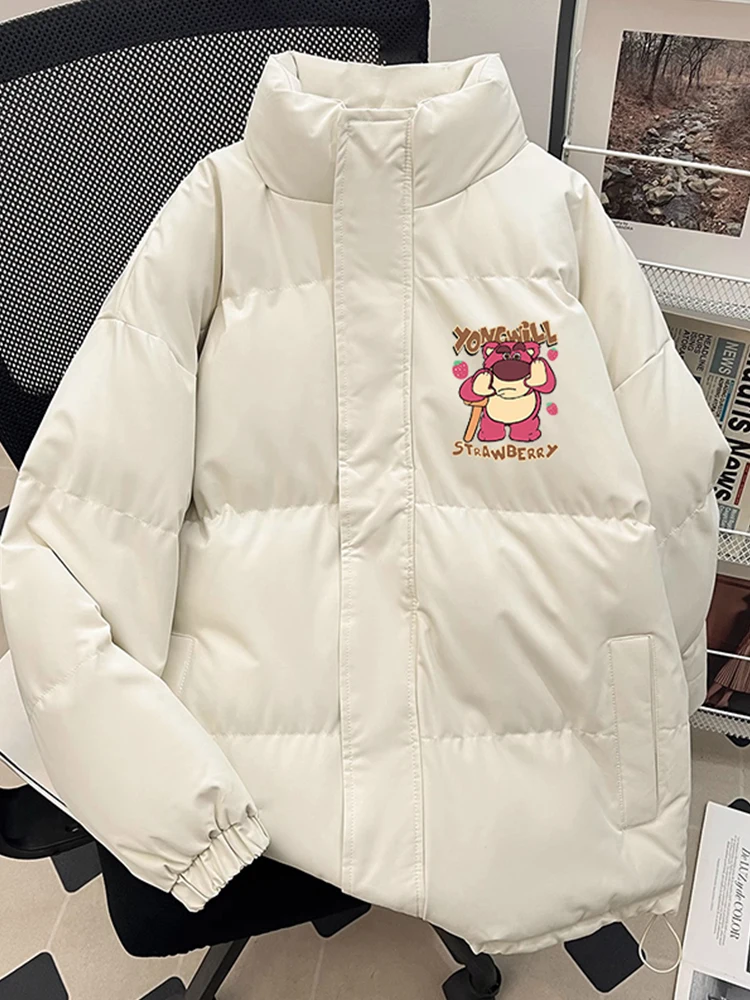 سترة ديزني المبطنة بالقطن على شكل دب الفراولة سميكة ودافئة في الخريف والشتاء سترة فضفاضة كبيرة الحجم مكدسة بالقطن.