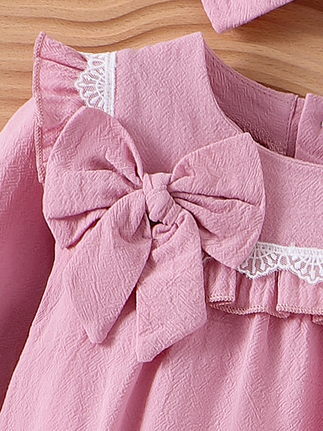 3PCS In Autumn, Girls Aged 0-1 Are Comfortable, Sweet And Cute Pink Long-Sleeved Clothes + Headband Socks Set