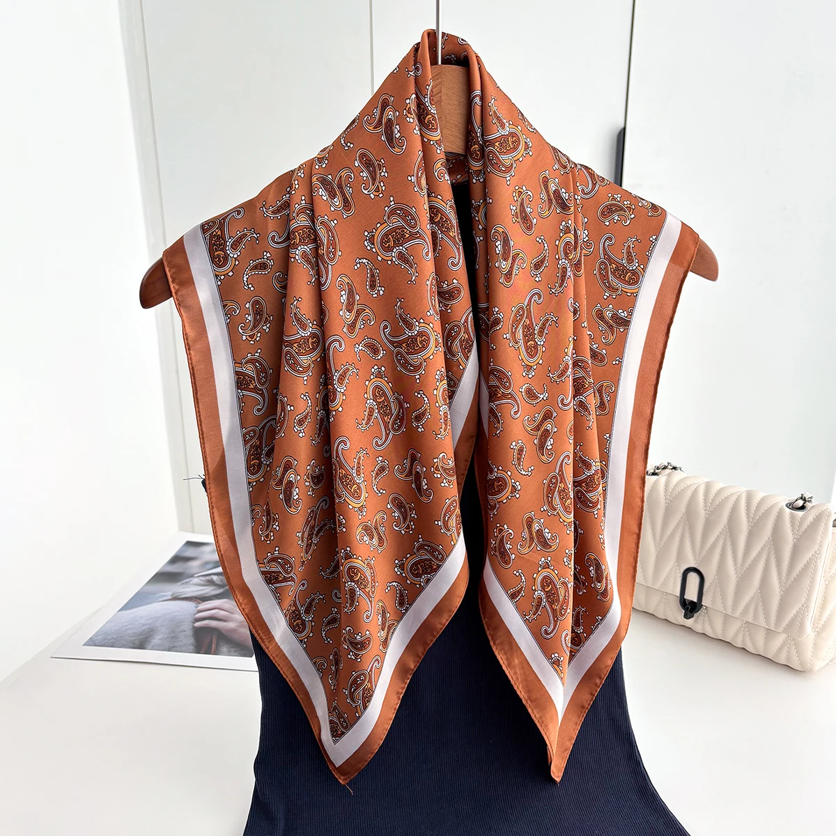 Luxuriöser Paisley-Druck Schal Damen Seidenimitat Halstücher Foulard Bandana Hijab Haarbänder Quadratische Schals Wickeltücher – Detail 9