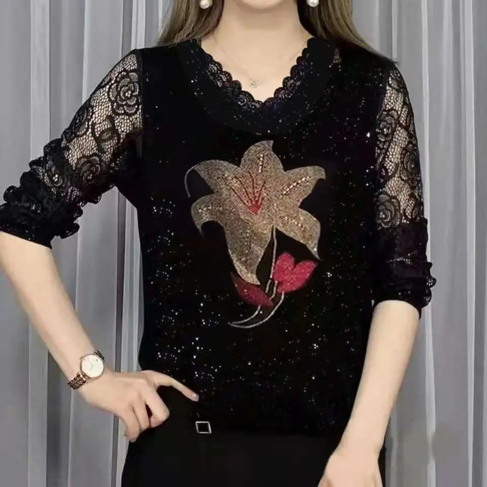 

Summer Autumn 2023 New Long Sleeved V-neck Fashionable Mom's Large Covering Lace Top with Diamonds for Middle and Young Women