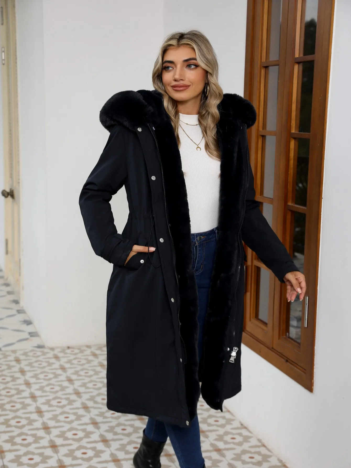 レディース 秋冬ファッション ミドル丈コート フェイクファー襟付き ウエストタイ付き