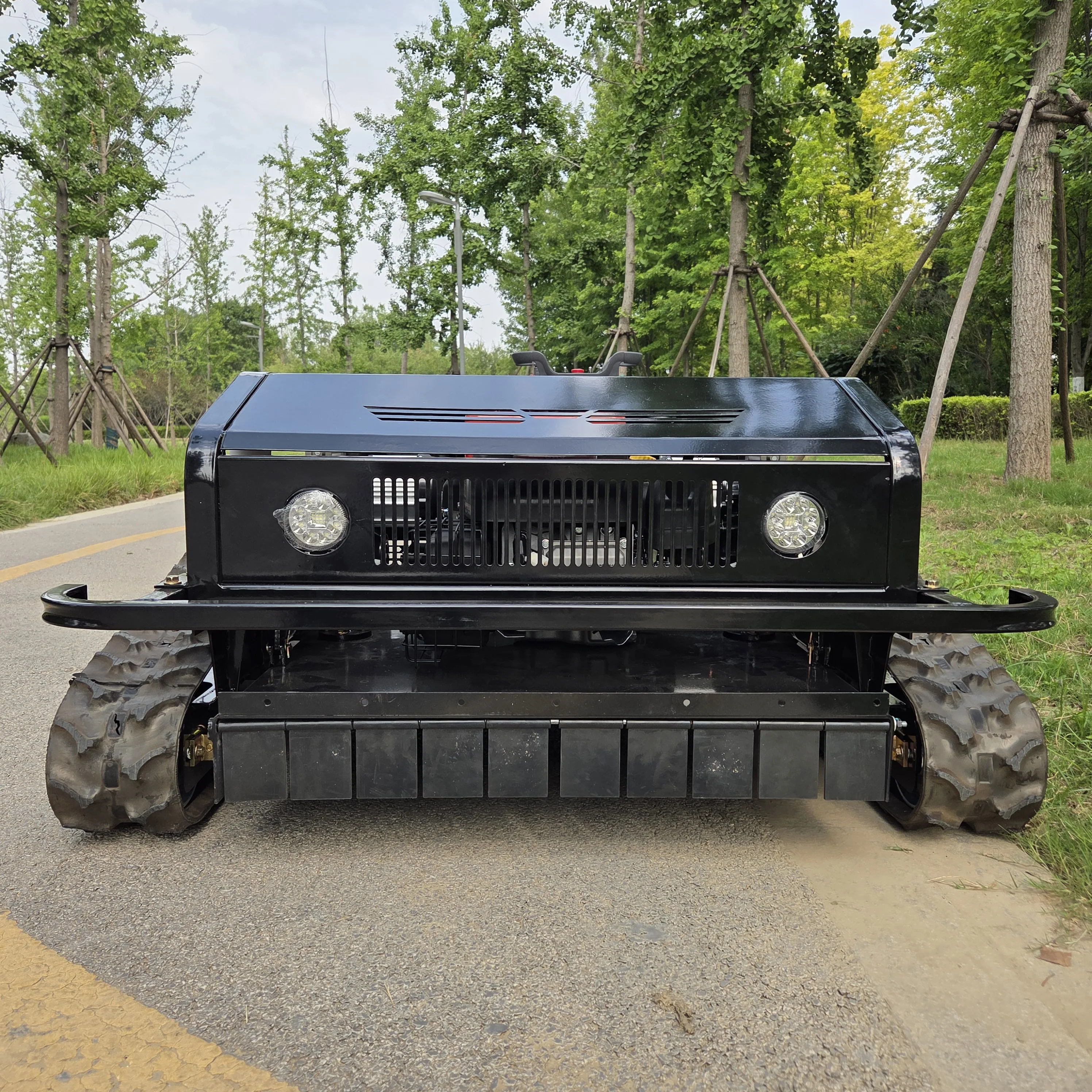 One-touch start! Remote control lawn mower: efficient mowing, adaptable to various complex terrains, CE certified