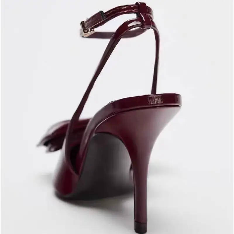 女性のレッドラッカーレザーハイヒールファッション弓ポインテッドトゥスリングバックサンダルパンプス 2025 秋の女性の結婚式のスティレットヒール
