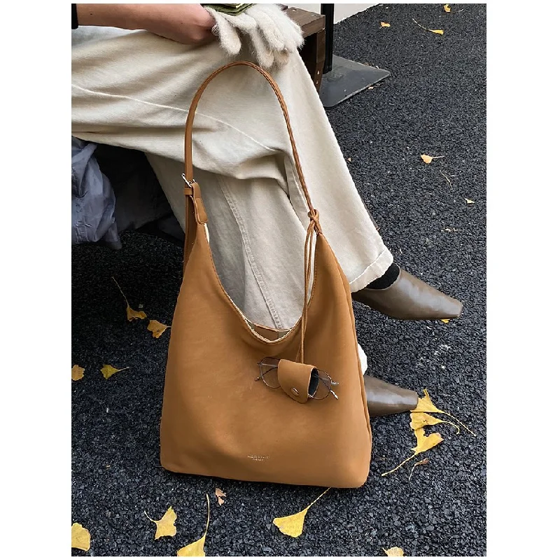 Superior Ladies Shoulder Bag Made Of Python-Print Leather Boasting Compact Riga High-End Vintage Neat Spacious Look​