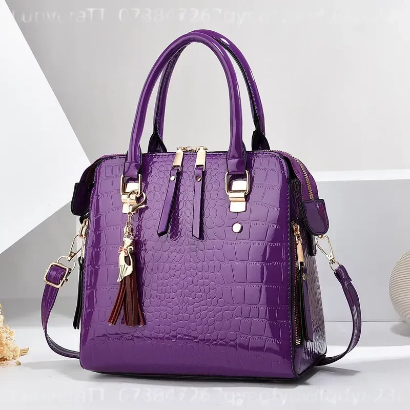 Luxurious Crocodile Embossed Tote Handbag Spacious Elegant Versatile Crossbody Satchel Purse Solid Color Design for Women